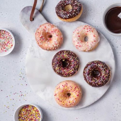 Mmmmmmardi gras !
Gaufres, crêpes, beignets… et pourquoi pas donuts ? L’essentiel, c’est d’être gourmand ! D’ailleurs on vous partage notre recette sans sucre ni friture pour vous régaler sans culpabiliser