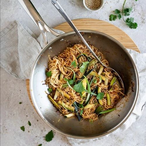 On entre dans l’année du dragon, l’occasion de vous partager notre MEILLEURE recette de wok de légumes !