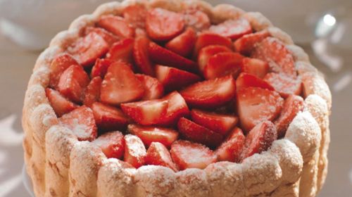 Charlotte aux fraises aux boudoirs roses