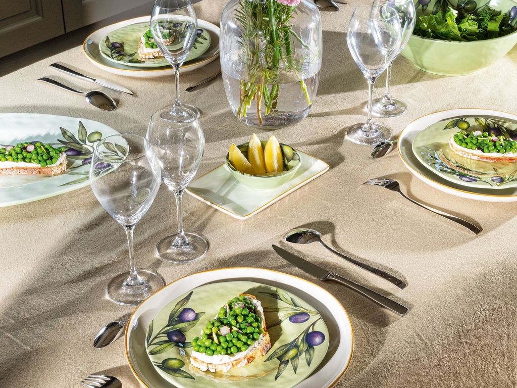 Créez des moments de convivialité autour de tables sublimées.