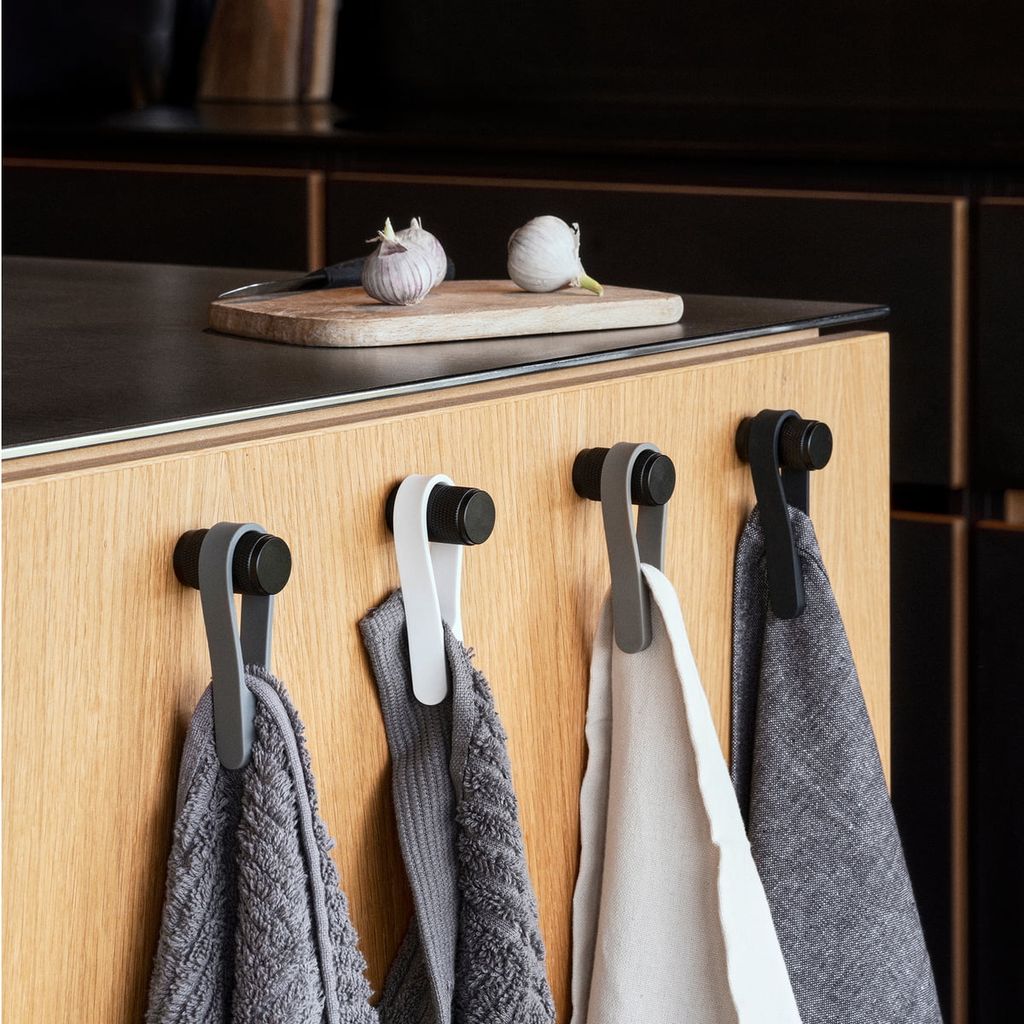 Set de 2 porte-torchons aimantés en silicone boucle Loop gris foncé - Visuel 1