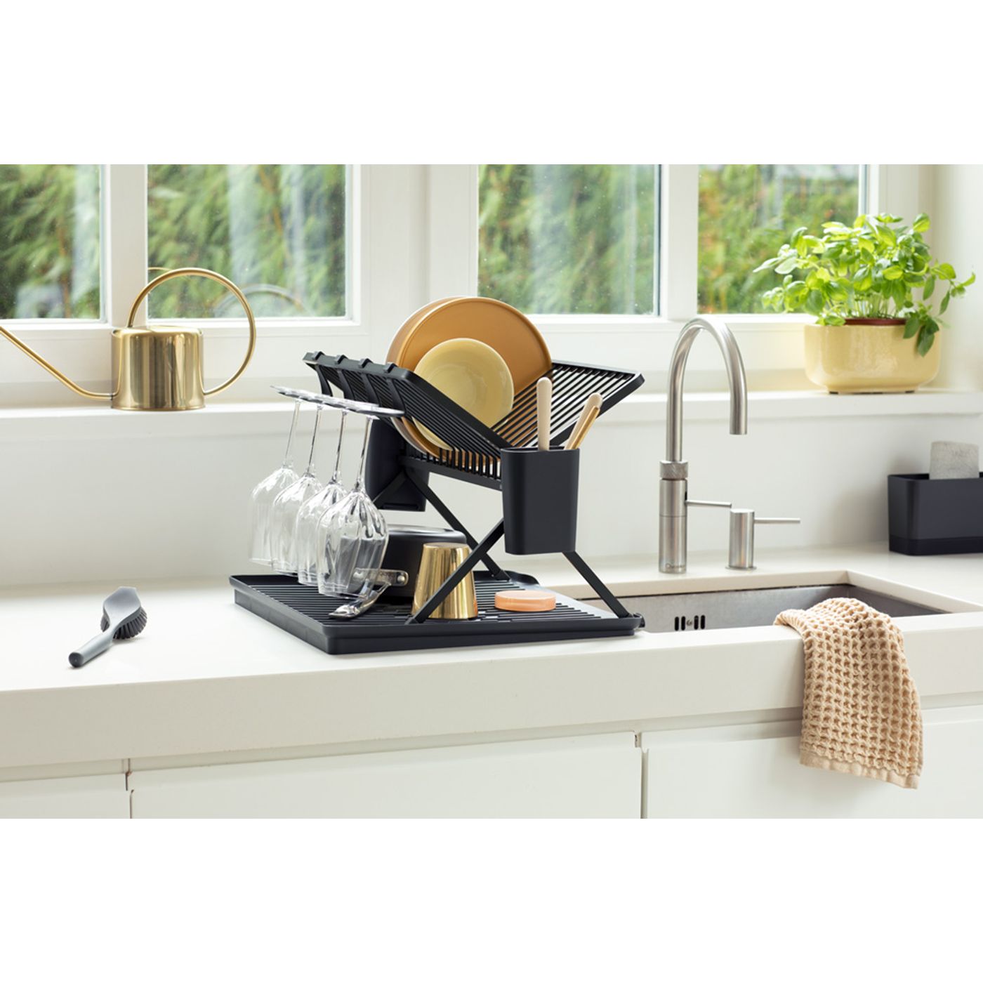 Simplywire Égouttoir à Vaisselle Pliable 2 Niveaux – Porte-Couverts Amovible – Acier Noir Antirouille – Gain De Place Cuisine Moderne