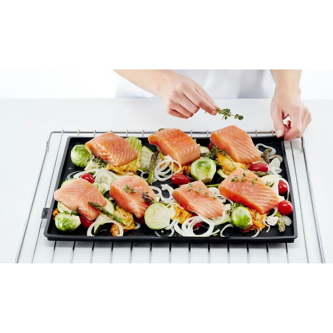 Tapis de four avec rebords 40 × 30 cm noir