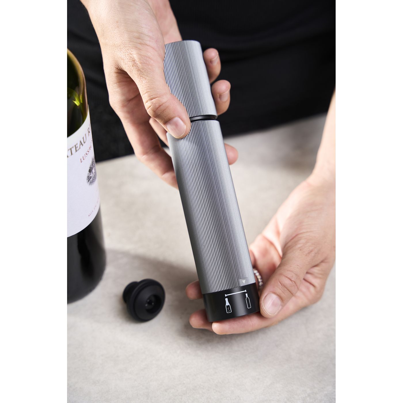 Pompe de Conservation Vin et Champagne, Aluminium Carbone 20 cm
