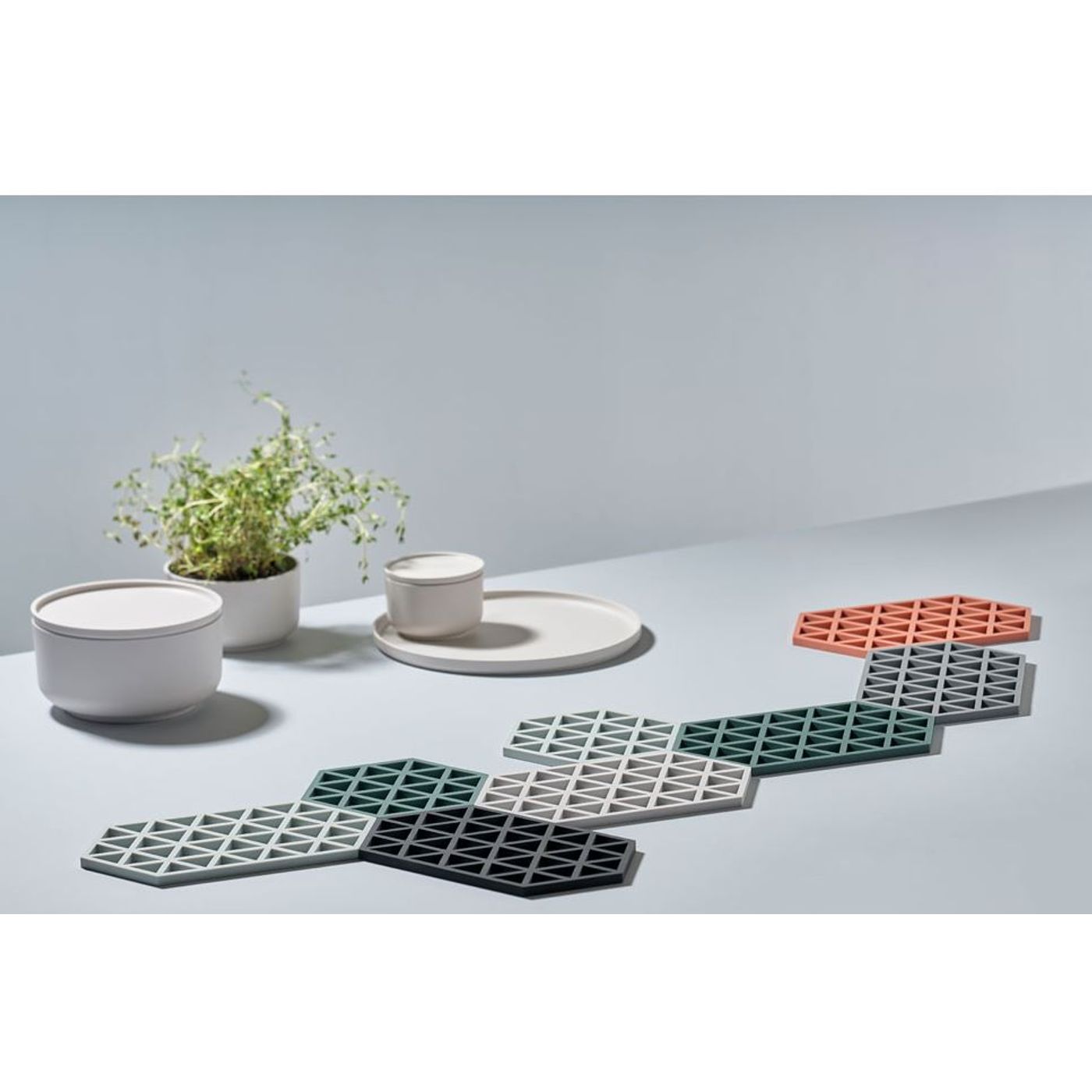 Dessous de plat triangles gris