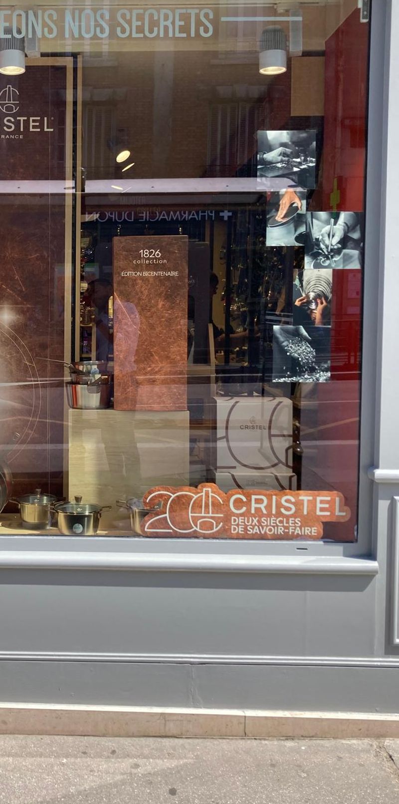 Culinarion Versailles - Vitrine Cristel du magasin à Versailles.