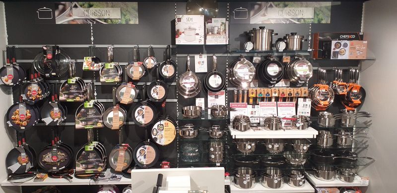 Ambiance & Styles Romorantin - Rayon cuisine présentant une large sélection de produits cuisson