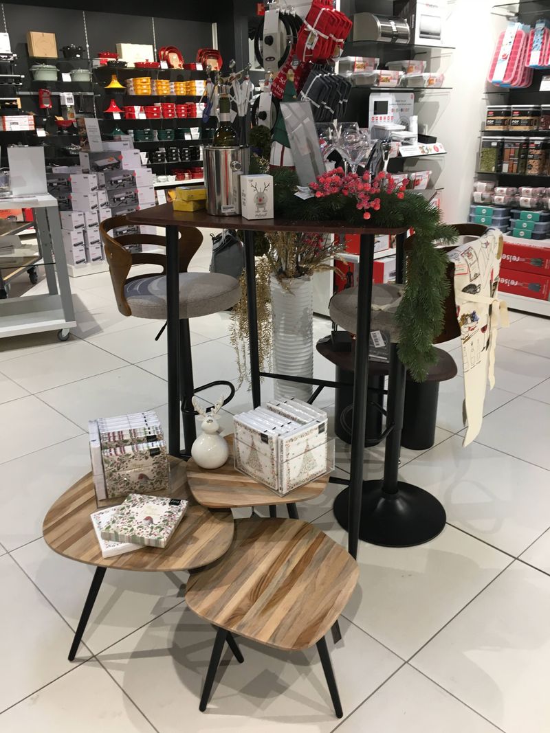 Ambiance & Styles Soissons - Mise en scène de produits de décoration et d'art de la table au centre du magasin Ambiance & Styles.
